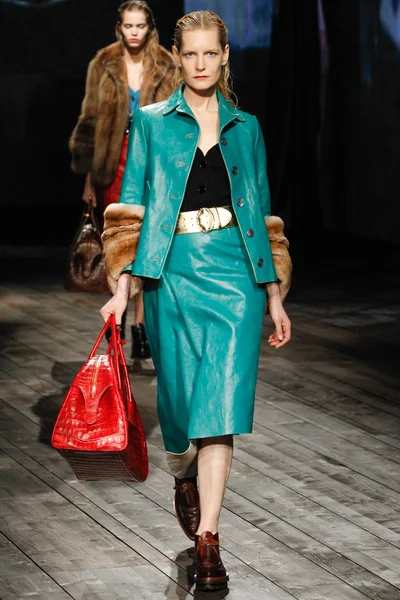 Look 19